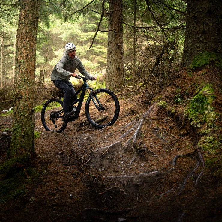 Tom setting up wide for a tech corner for steep & tech course with Dirt School
